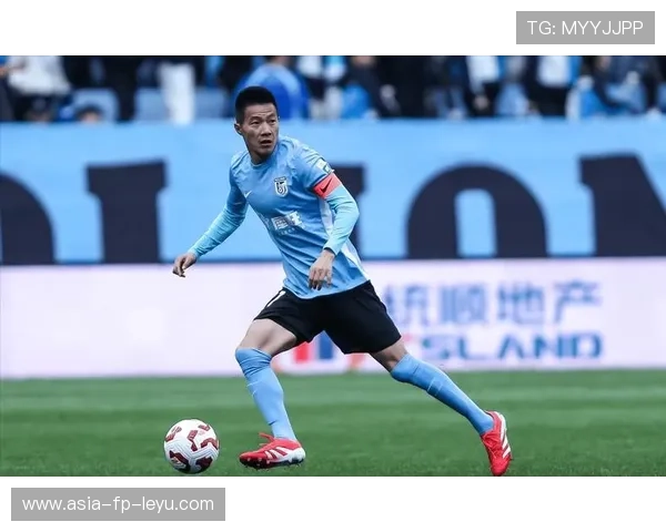 大连英博稳步推进新阵容，吕鹏发挥关键作用