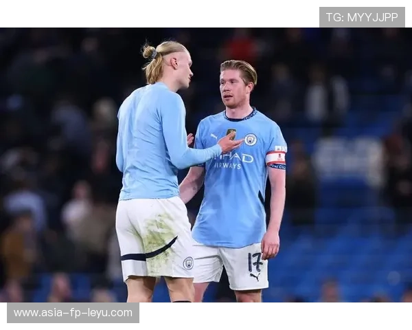 德布劳内吊传让曼城前场瞬间接通电流般启动